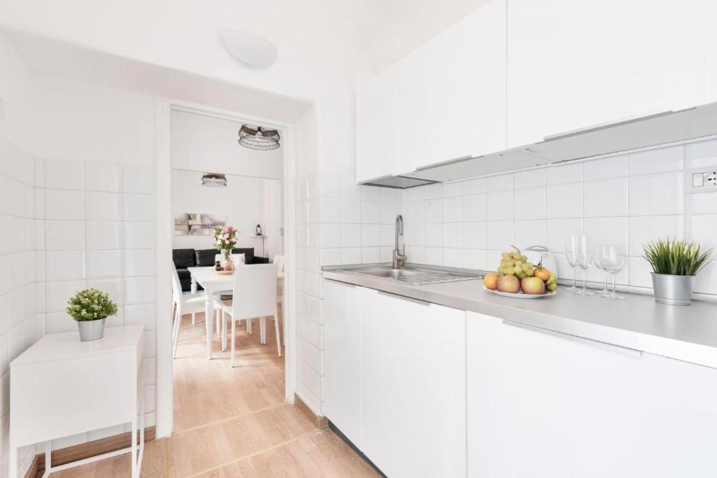 Appartement By The Colosseum - White Chic Flats